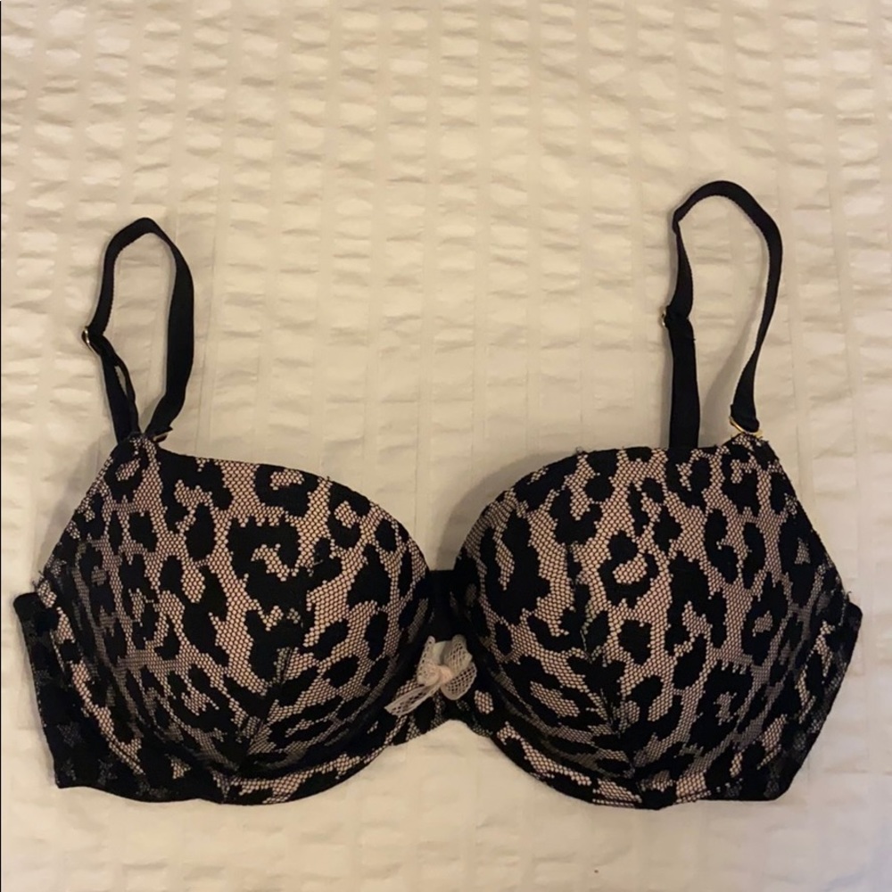 Victoria’s Secret Very Sexy Padded Demi Lace 32 C